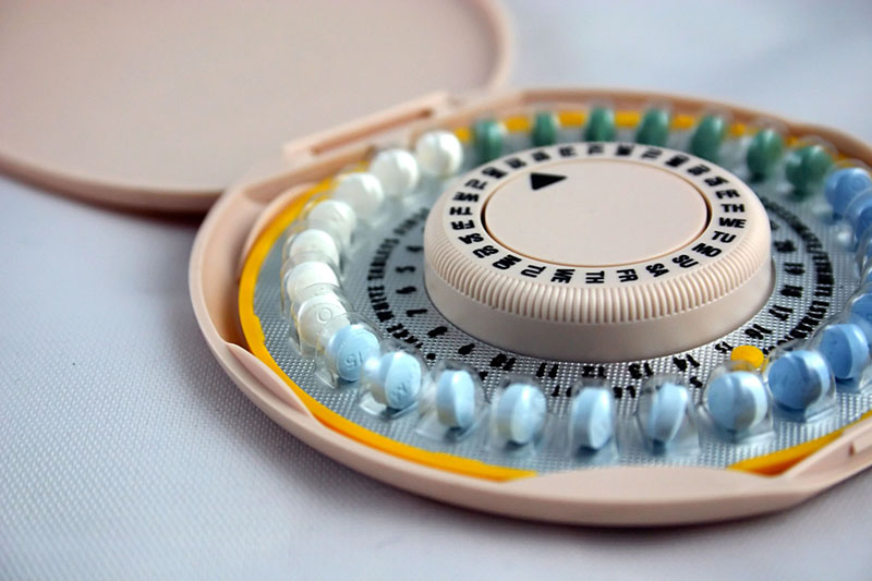 Thuốc tránh thai có tác dụng làm dày lên lớp màng nhầy tử cung