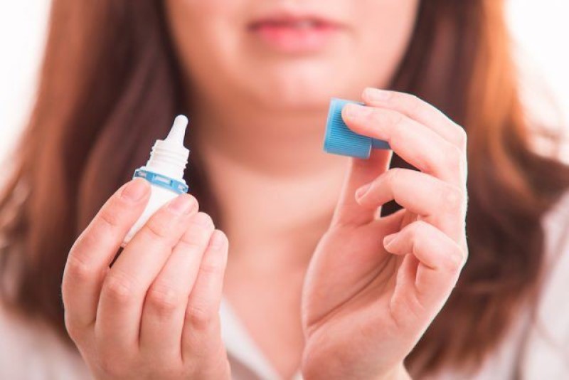 Mỗi loại thuốc nhỏ sử dụng cho mắt đều có các công dụng riêng, cần tìm hiểu để tránh bị kích ứng với thuốc