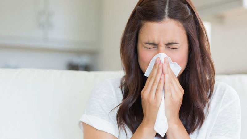 Khi mắc bệnh, bạn có thể bị ngạt mũi kèm theo hiện tượng chảy máu mũi