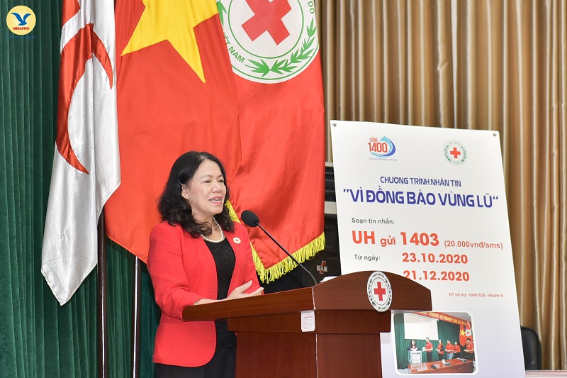 PGS. TS Nguyễn Thị Xuân Thu - Chủ tịch Hội Chữ thập đỏ Việt Nam phát biểu tại lễ tiếp nhận