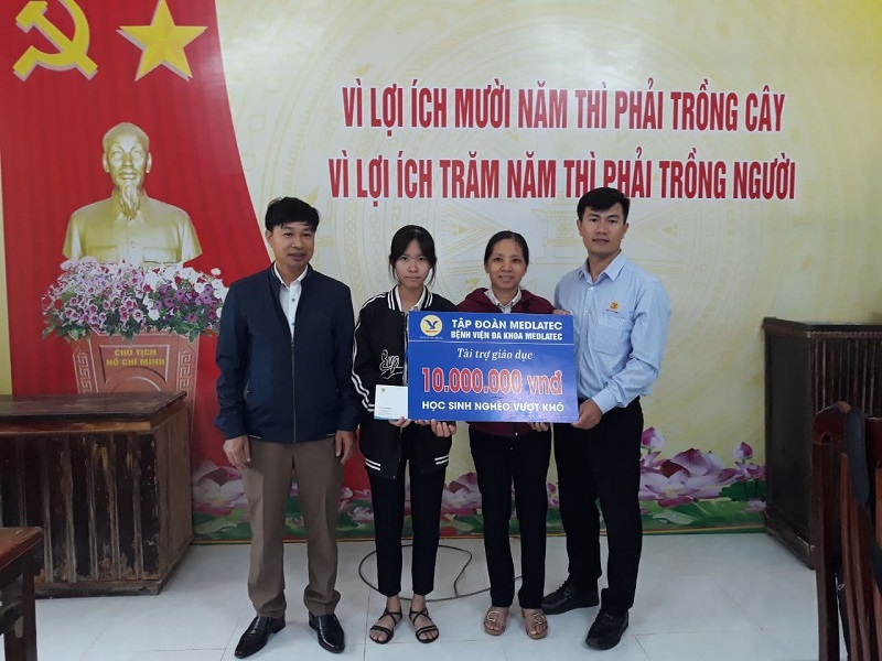 MED GROUP trao học bổng cho học sinh tại huyện Lệ Thủy - tỉnh Quảng Bình