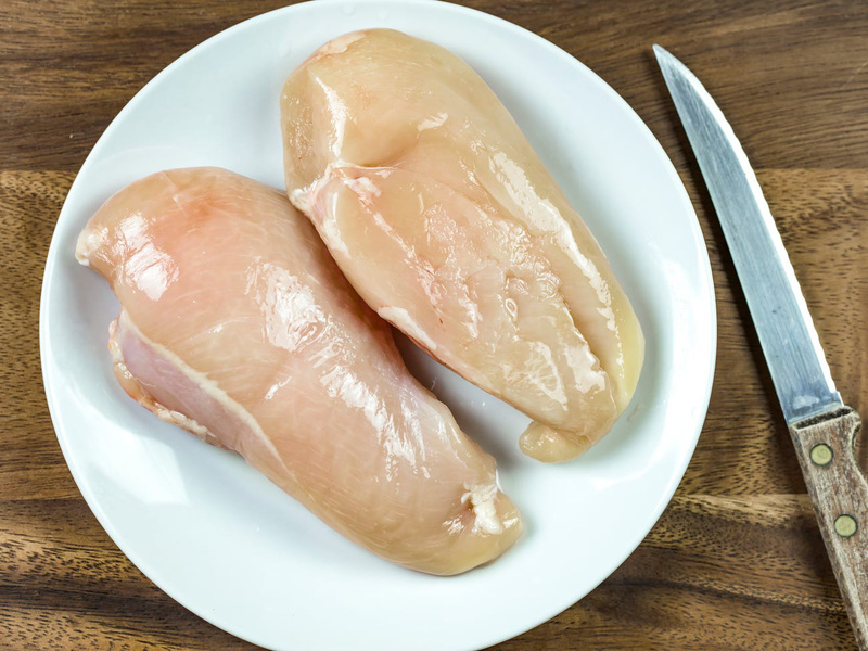 Thịt gà cũng là thực phẩm nhiều vitamin B5, đặc biệt là ức, gan và đùi