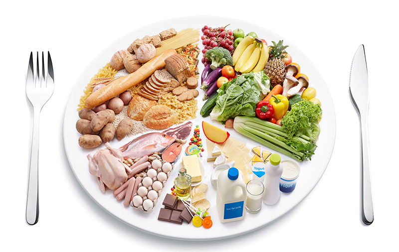 Cân bằng các loại dưỡng chất thông qua khẩu phần ăn hàng ngày để hạn chế sự thiếu hụt dẫn đến bệnh lý