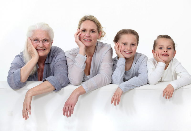 Thoái hóa khớp gối thường xuất hiện nhiều ở người già và phụ nữ