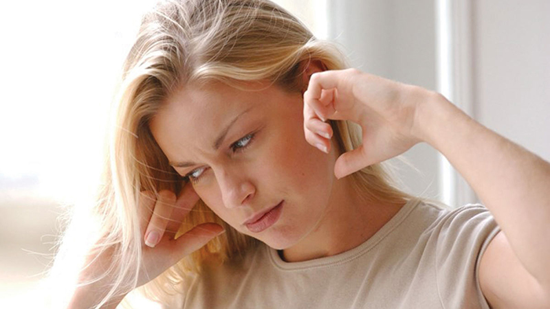 Ù tai kéo dài gây khó chịu và là cảnh báo nhiều bệnh nguy hiểm