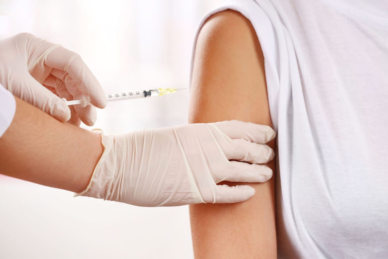 Tiêm vắc xin chất lượng cao, chi phí hợp lý tại MEDLATEC.