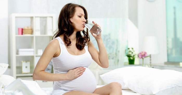 Trước khi tiến hành siêu âm tim thai mẹ bầu nên uống 2-3 ly nước và sau đó nhịn tiểu