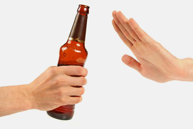 Nói không với bia rượu để hạn chế triệu chứng của xơ gan cổ trướng