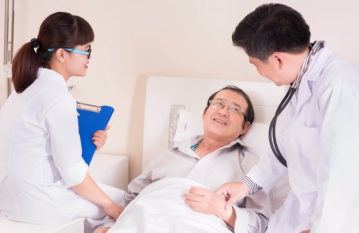 Người mắc bệnh xơ gan giai đoạn cuối cần tuân thủ chặt chẽ phác đồ điều trị của bác sĩ
