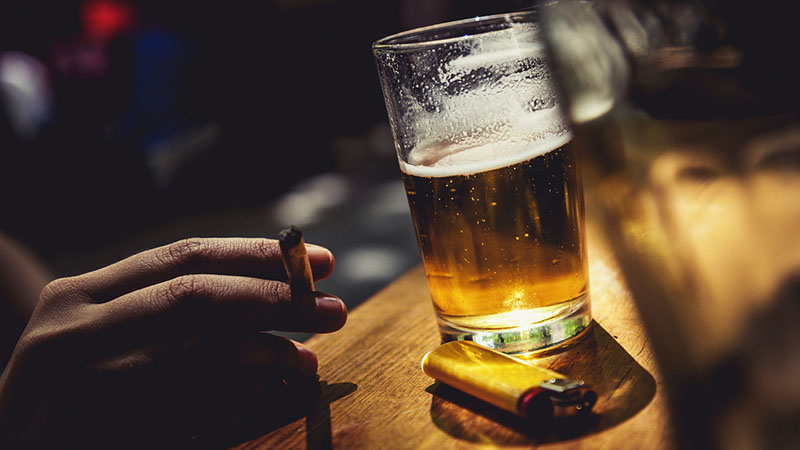 Rượu, bia, thuốc lá và các chất kích thích khác ảnh hưởng lớn đến sức khỏe sinh sản của con người