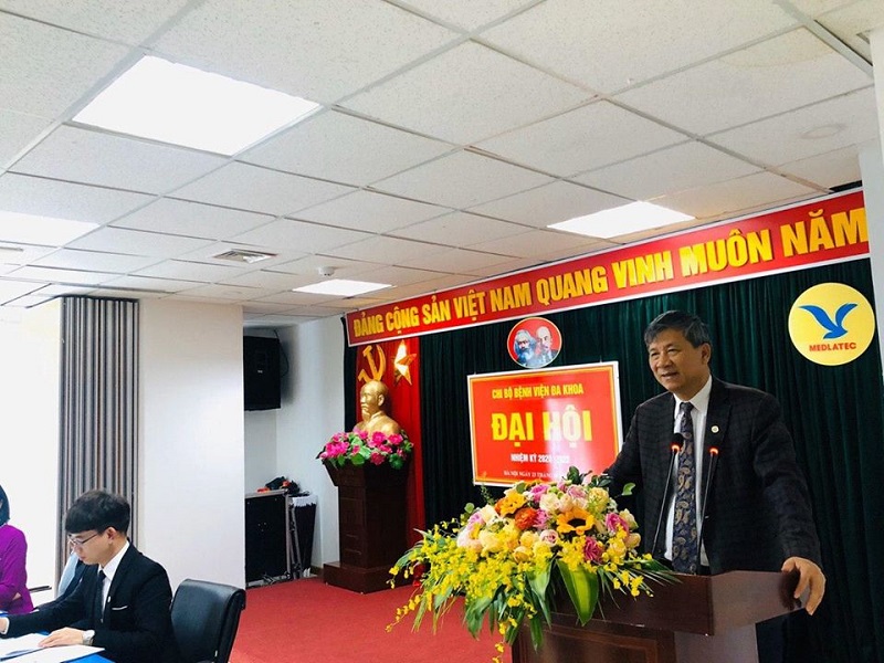 Đồng chí GS Nguyễn Anh Trí thay mặt lãnh đạo Đảng ủy phát biểu tại Đại hội.