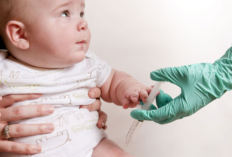 Trẻ em trong giai đoạn đầu đời nên tiêm vắc xin 6 trong 1 