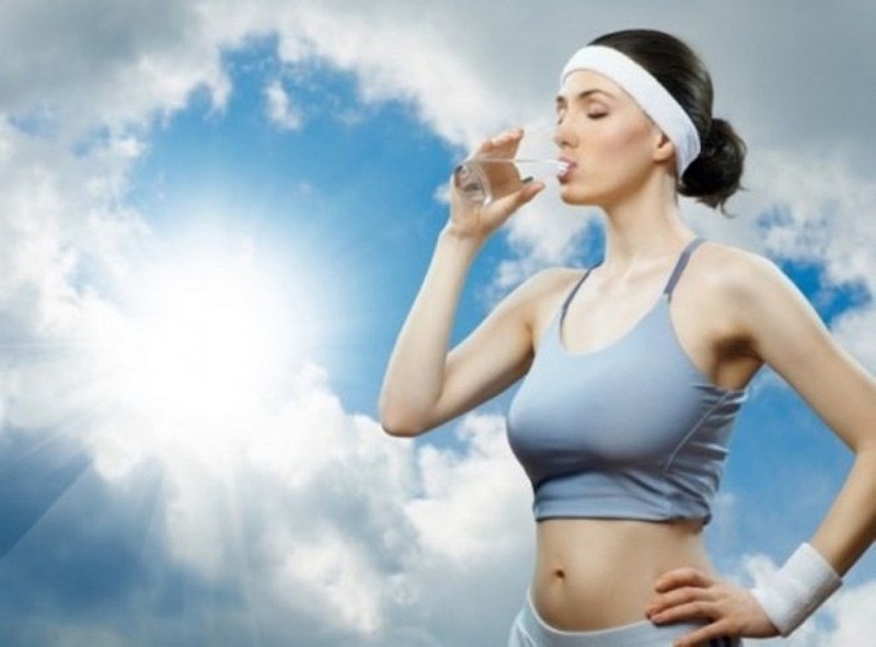 Uống nhiều nước lọc và tập thể dục để nâng cao sức khỏe