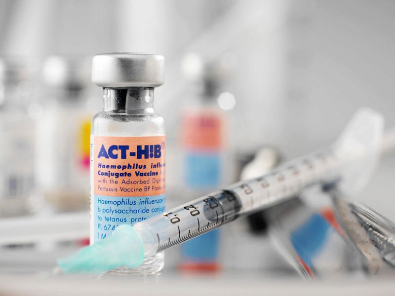 Tiêm vắc xin phòng chống tác động của vi khuẩn HIB để con được khỏe mạnh