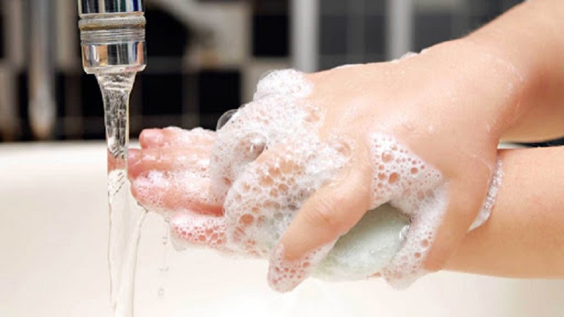 Nên vệ sinh tay sạch sẽ phòng trừ virus