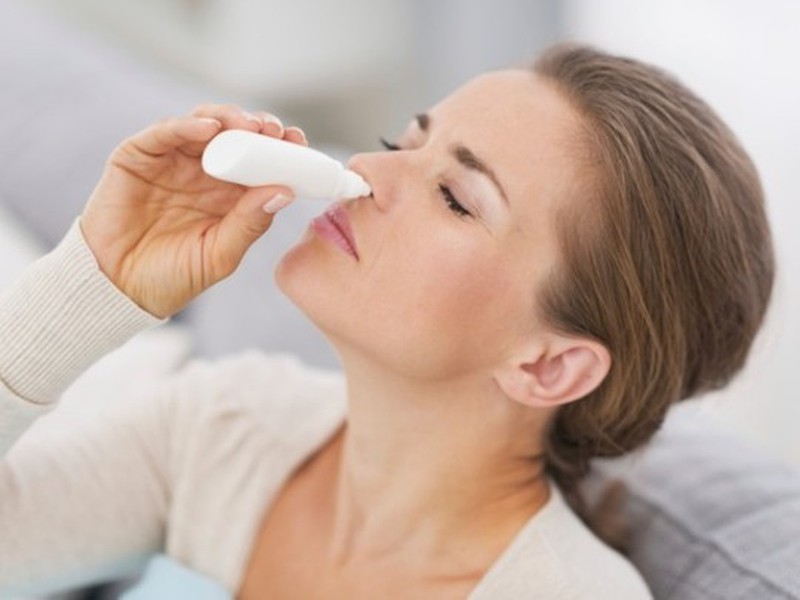 Thuốc nhỏ mũi giúp giảm triệu chứng ngạt mũi