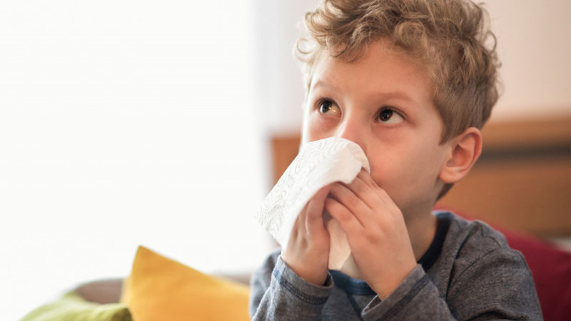 Trẻ bị ho khan từng cơn là do cảm cúm, cảm lạnh.