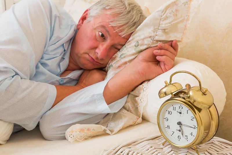 Mất ngủ là tình trạng thường gặp ở người lớn tuổi