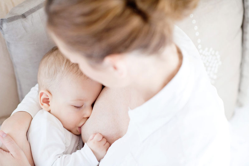 Hàm lượng vitamin D có trong sữa mẹ thường không đủ cho trẻ.