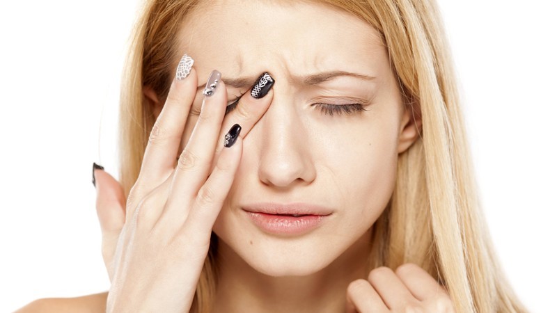 Viêm mũi lâu ngày thậm chí có thể gây ảnh hưởng đến mắt