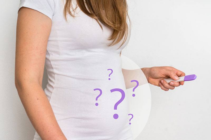 Khi sảy thai, phụ nữ sẽ thấy đau quặn bụng hoặc bị chuột rút và ra máu.