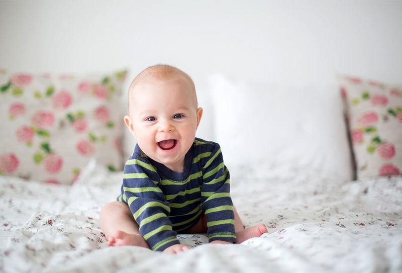 Trẻ 4 tháng tuổi sẽ phát triển nhanh về thể chất và trí tuệ