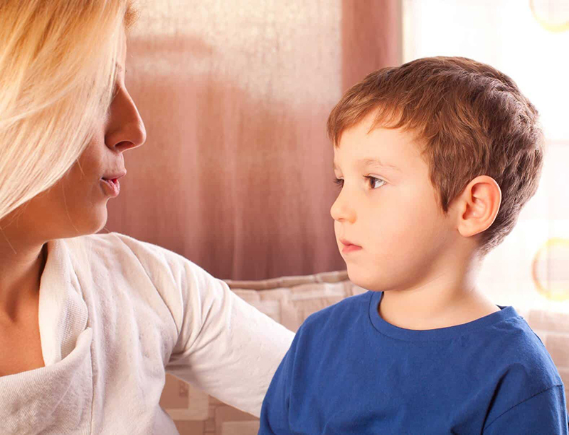 Chậm nói, tiếp thu chậm về phát triển từ ngữ giao tiếp là dấu hiệu tự kỷ ở trẻ dễ nhận biết nhất
