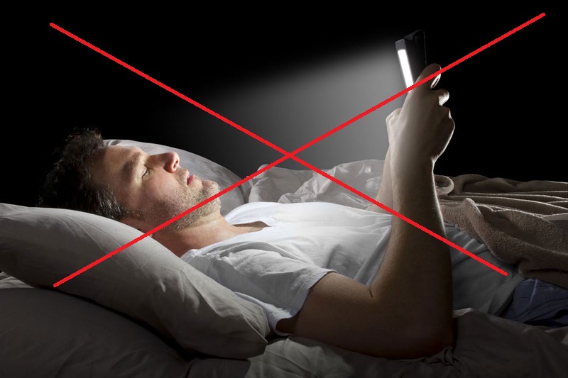 KHÔNG sử dụng điện thoại trước khi đi ngủ.