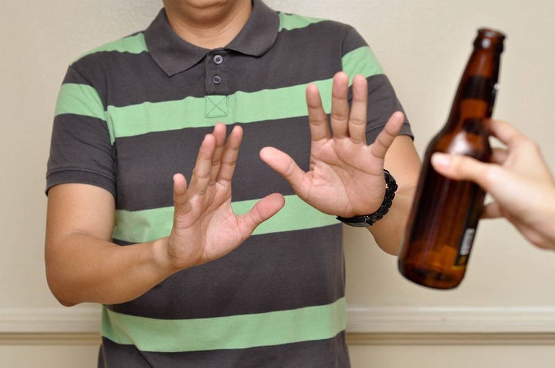 Hình 4: Cần hạn chế tối đa sử dụng rượu, bia và các chất kích thích.