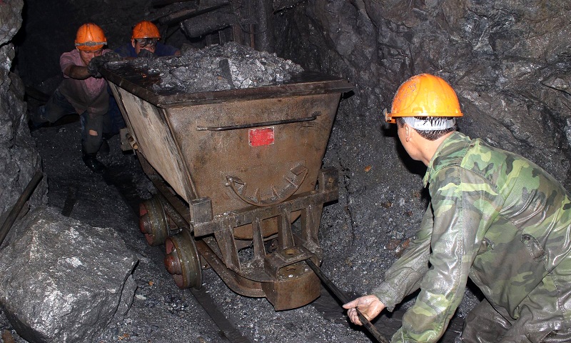 Công nhân làm việc trong các mỏ khai thác chì có nguy cơ cao nhiễm độc chì