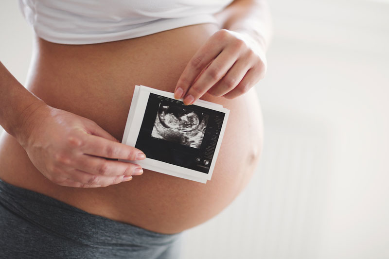 Siêu âm giúp bố mẹ theo dõi sát sao sự phát triển của thai nhi