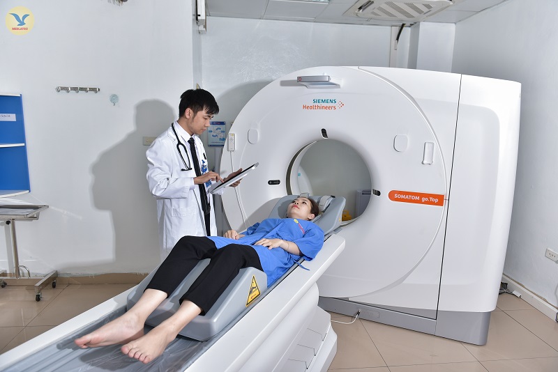 Khách hàng chụp CT cắt lớp não tại Bệnh viện Đa khoa MEDLATEC