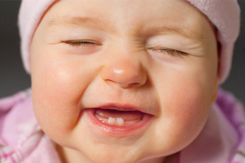 Trẻ thường mọc răng cửa dưới đầu tiên khi được 4 đến 7 tháng tuổi 