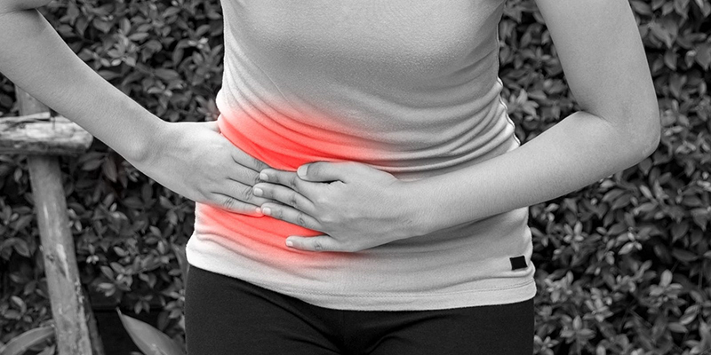 Đau vùng bụng bên phải là biểu hiện phổ biến nhất của bệnh viêm ruột thừa