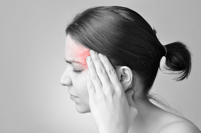 Khi đau đầu trong thời gian dài nên đi khám và chụp MRI não để kiểm tra