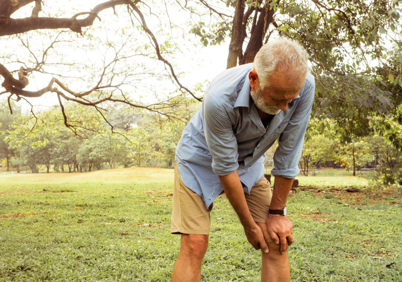 xương khớp là bệnh thường gặp ở người cao tuổi