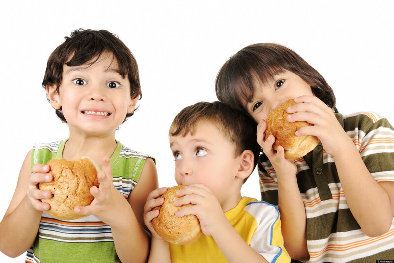 Gan nhiễm mỡ ở trẻ em do thói quen ăn uống kém lành mạnh
