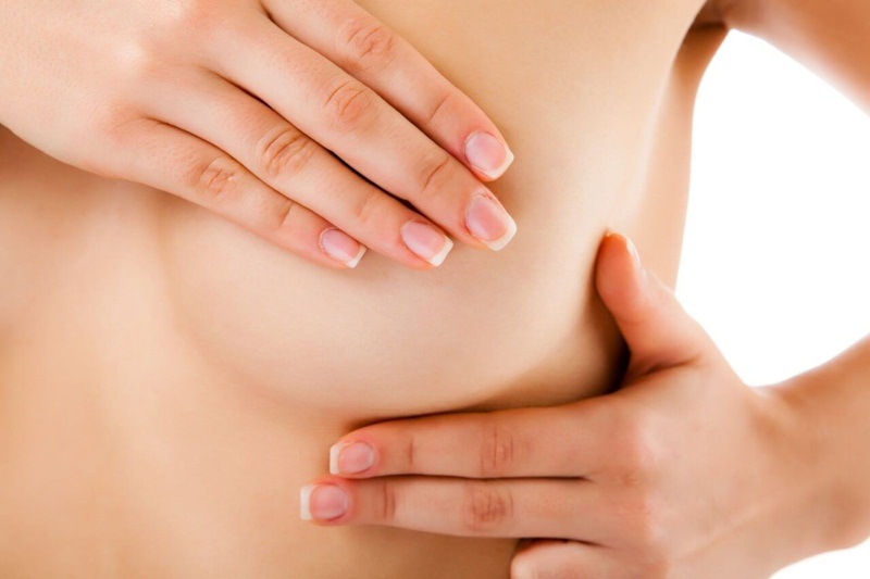 vùng da ngực bị thay đổi bất thường giúp phát hiện ung thư vú