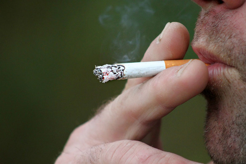 Hút thuốc lá không chỉ tác hại đến phổi mà còn gây ra ung thư lưỡi