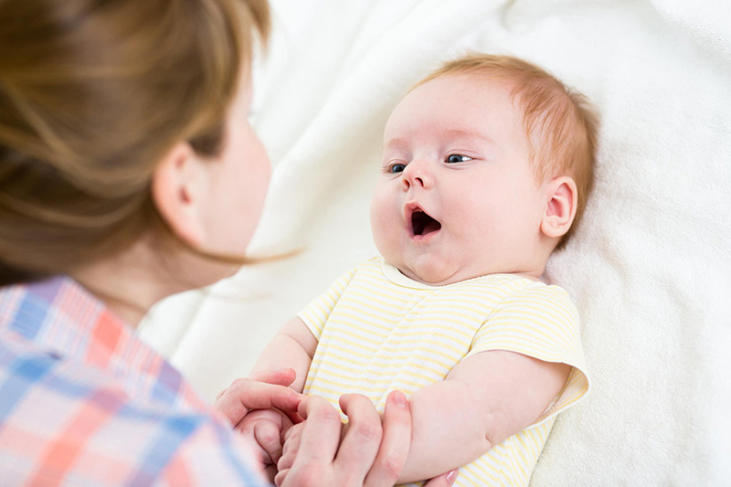 Trẻ sơ sinh bị ho có đờm mũi trắng hoặc xanh