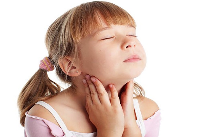 Tình trạng viêm amidan khiến trẻ gặp khó khăn khi nuốt
