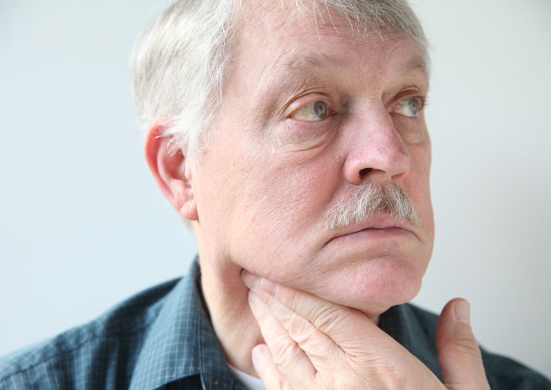 Triệu chứng của bệnh ung thư vòm họng chỉ xuất hiệu ở một bên cổ họng, kéo dài 