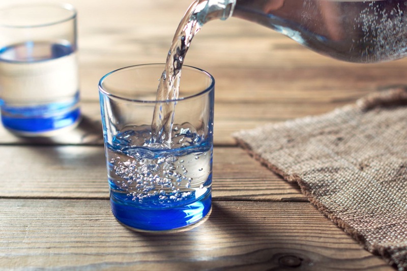 Cần uống nhiều nước để phòng ngừa và điều trị bệnh sỏi bàng quang