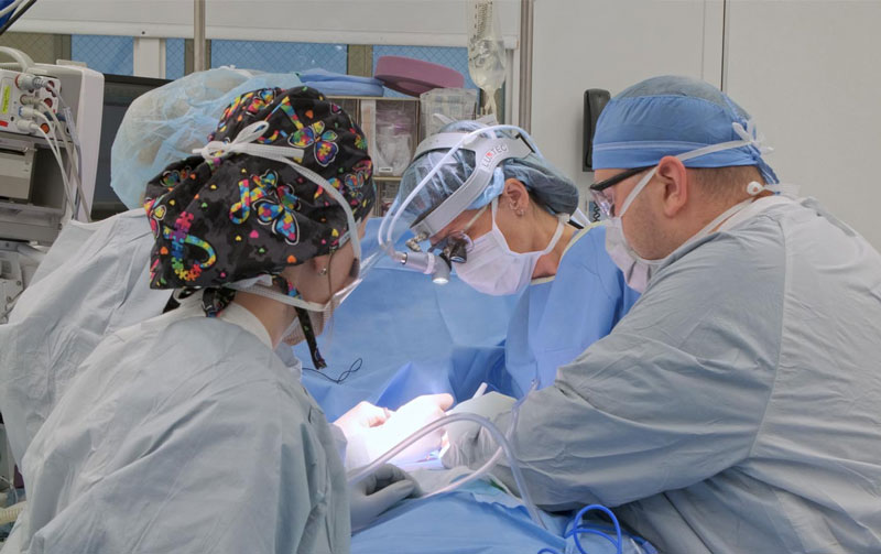 Phẫu thuật là phương pháp cắt bỏ khối u dành cho bệnh nhân trong giai đoạn đầu