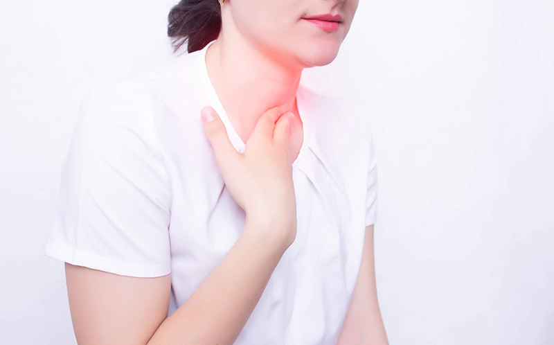 Cổ họng đau rát là triệu chứng của nhiều loại bệnh lý