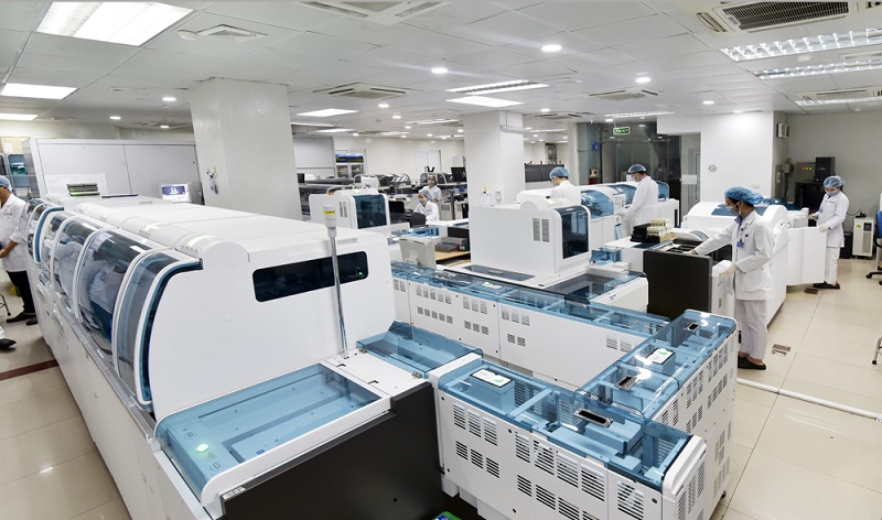 Hệ thống máy xét nghiệm hoàn toàn tự động tại Trung tâm Xét nghiệm - Bệnh viện Đa khoa MEDLATEC.