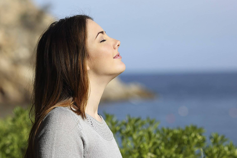 Hít thở sâu trong 10 giây có thể giúp ngừng nấc hiệu quả