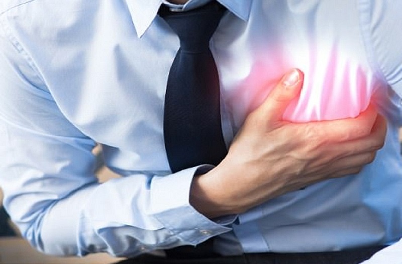 Người mắc bệnh tim mạch sẽ thường xuyên bị các cơn đau tức ở ngực