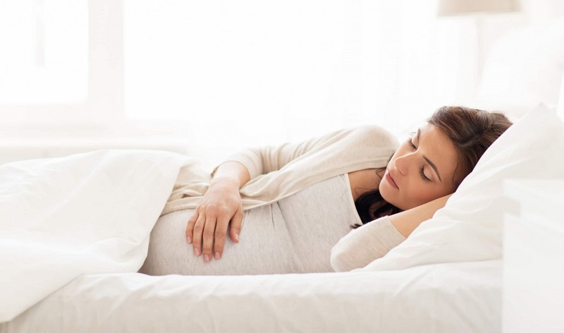Phụ nữ mang thai bị viêm gan B cần phải được nghỉ ngơi và đi ngủ đúng giờ