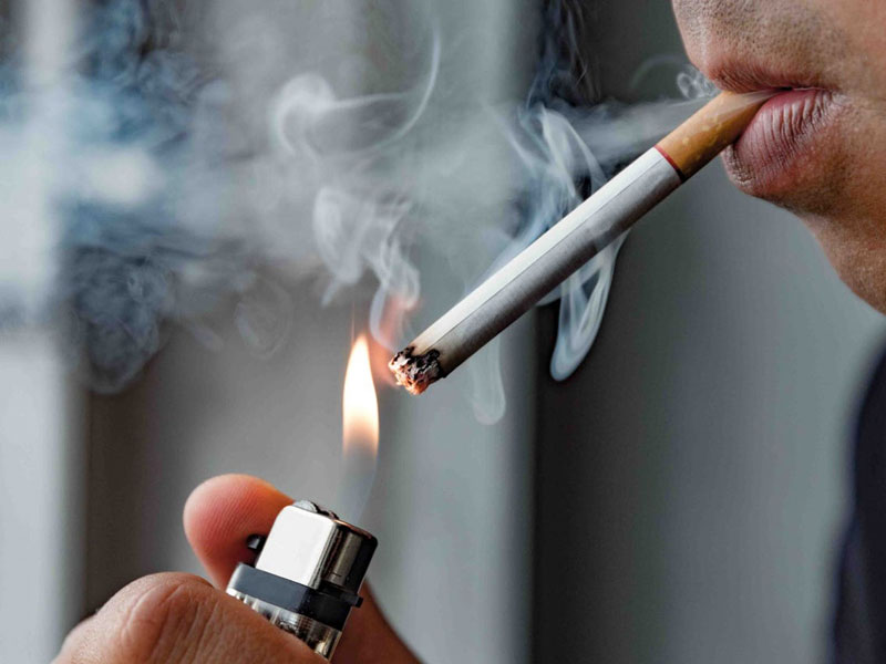 Hút thuốc lá là tác nhân làm gia tăng nguy cơ mắc bệnh máu trắng